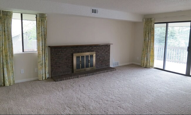 Building Photo - Beautiful 2B/2B Apartment Available Now!