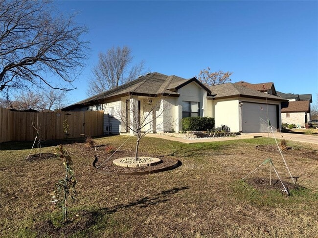 Building Photo - 1307 Lakeside Loop