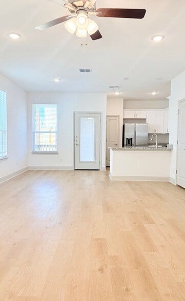 Building Photo - 10219 Tulipwood Run