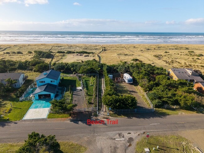 Building Photo - Ocean Park 2-Story Home, Deck with Views, Separate Living Spaces