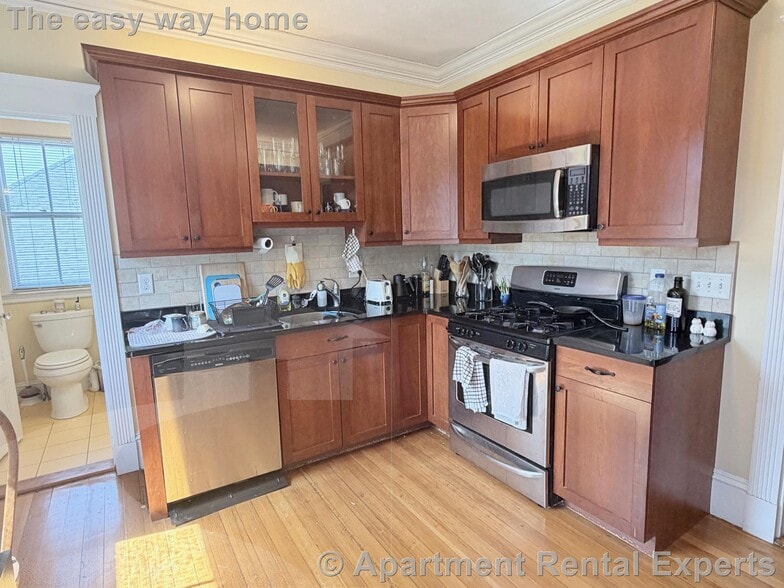 Building Photo - 79 College Ave