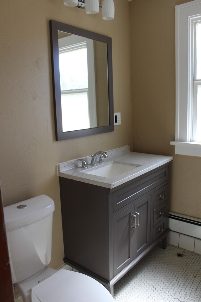 Building Photo - 818 D St