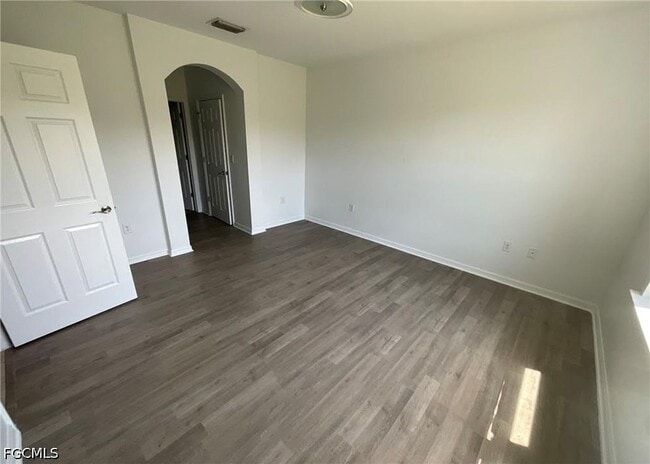 Building Photo - 4369 Dutchess Park Rd