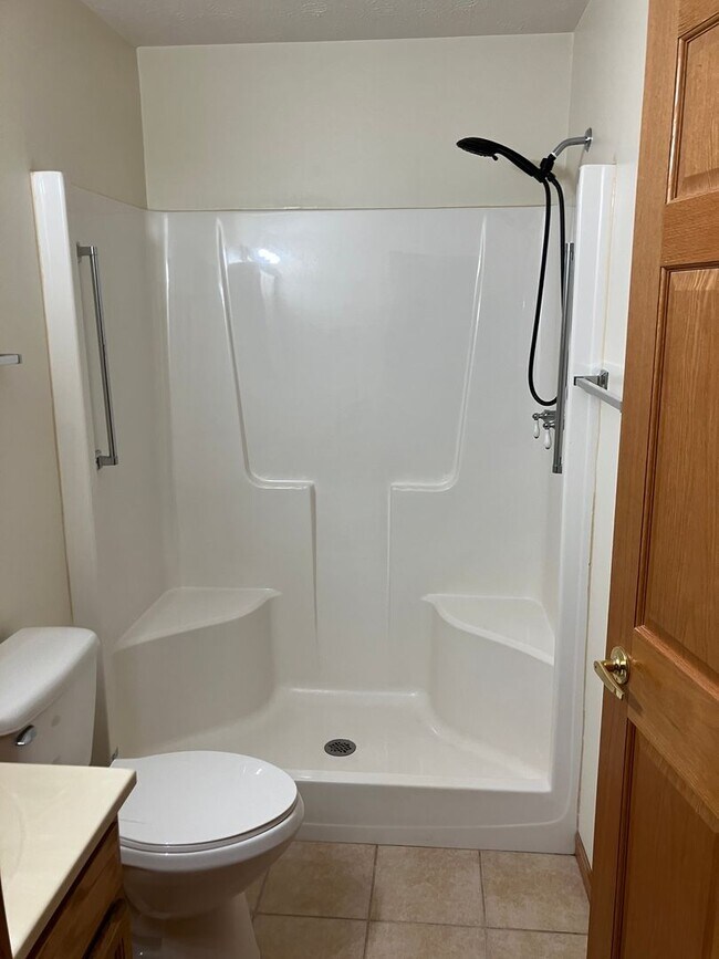 Building Photo - Spacious & Well-Maintained 1-Bedroom Apartment in New Bremen!