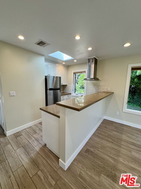 Building Photo - 10740 Aqua Vista St