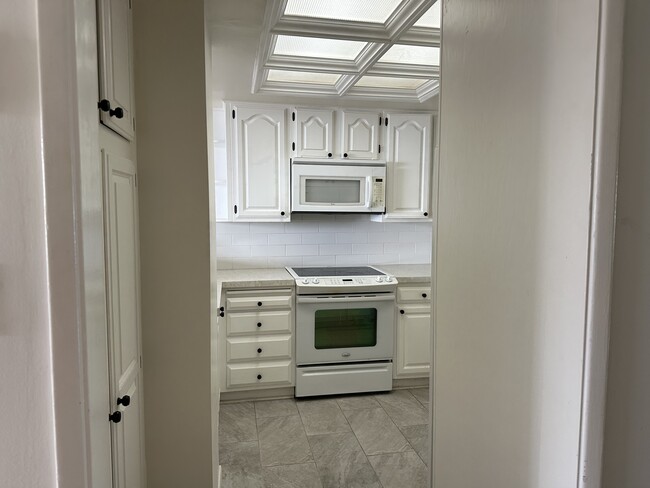 Building Photo - 969 Hilgard Ave