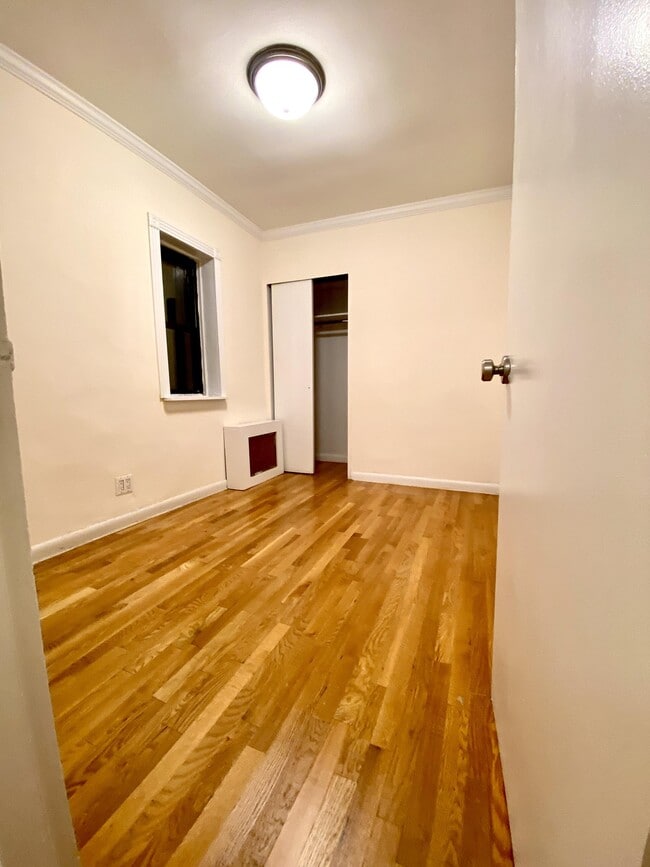 Building Photo - 427 E 83rd St