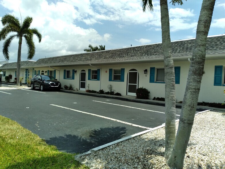 Parking At Your Door! - 1220 SE 40th St