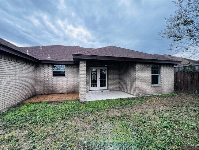 Building Photo - 18 La Vista St