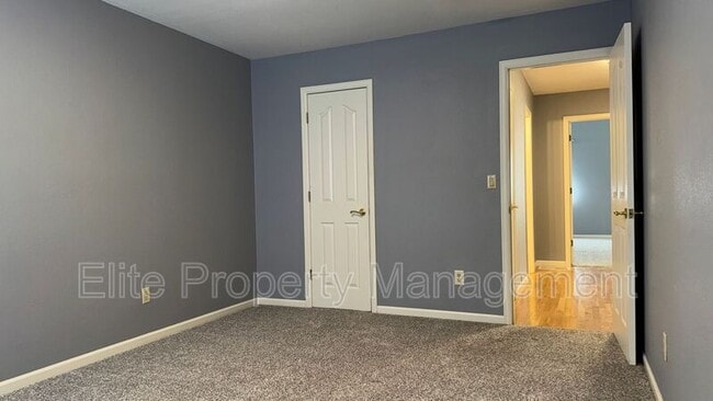 Building Photo - 761 S Laurue Dr