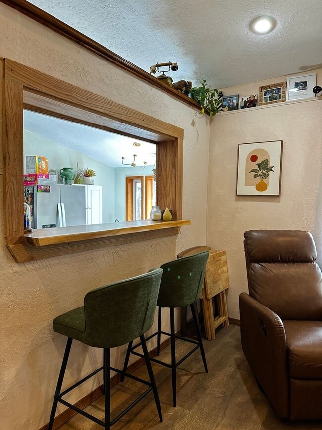 Building Photo - Rustic Charm