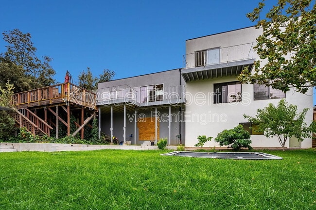 Building Photo - 12 Elna Dr