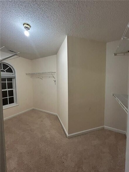 Building Photo - 3550 Willow Tree Trce