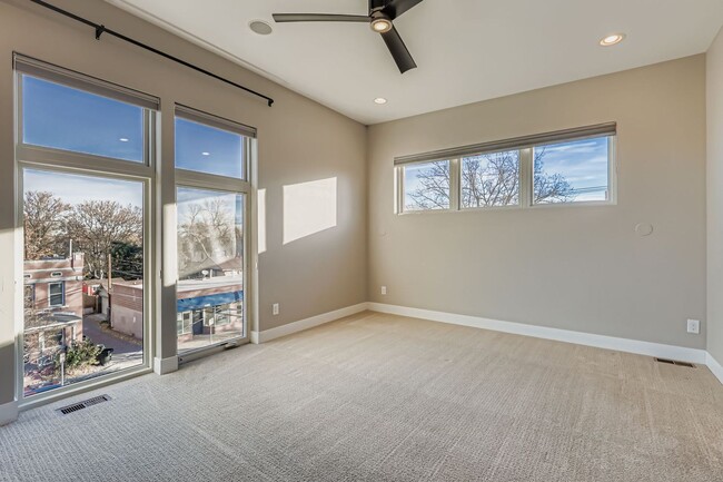 Building Photo - City Park West Home Available Immediately!