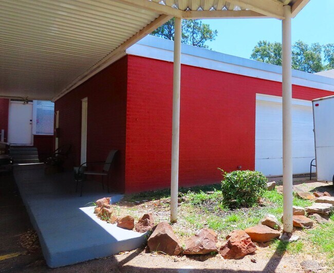 Building Photo - 417 S Chilton Ave