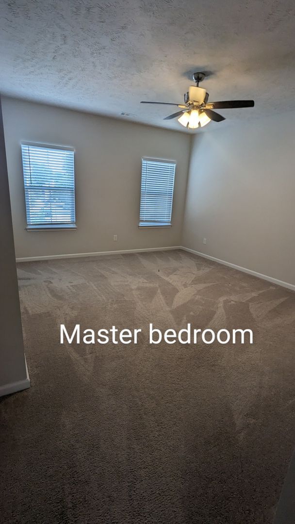 Building Photo - Luxury Townhome