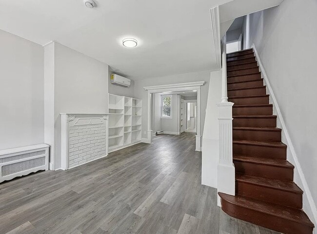 Building Photo - 1343 N Allison St