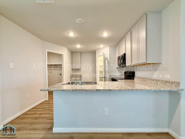 Building Photo - 11151 Hollinger Cir