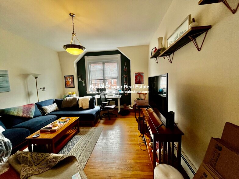 Building Photo - 269 Newbury St