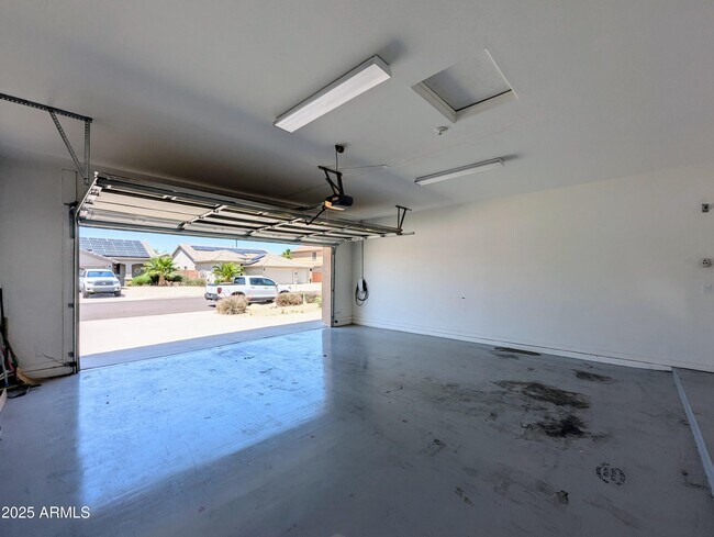 Building Photo - 16777 W Southampton Rd