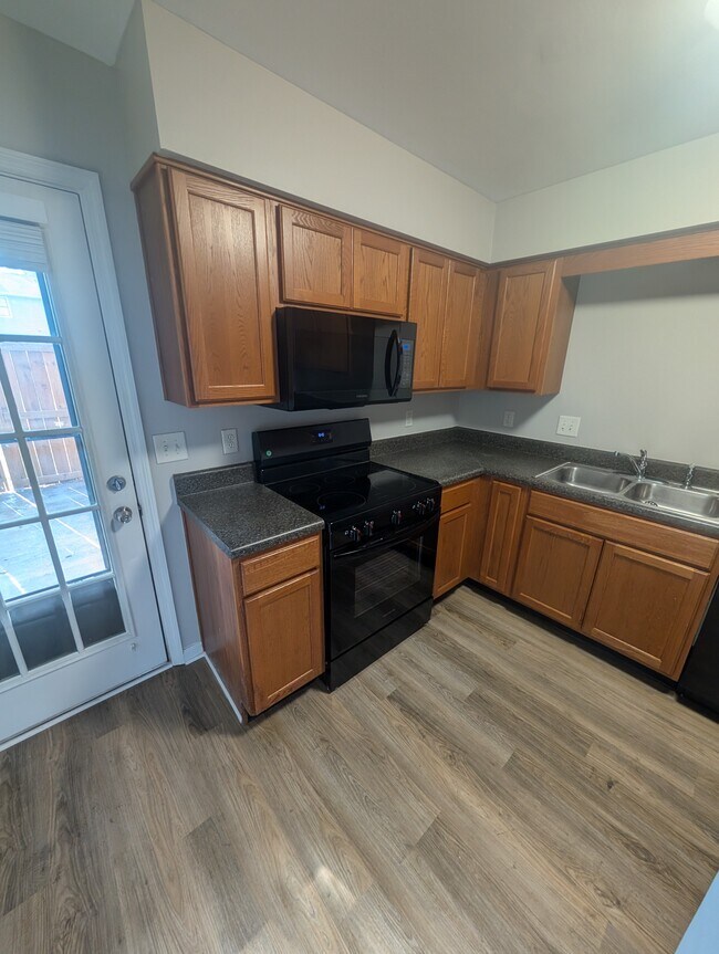 Kitchen - 501 Chandler Pl