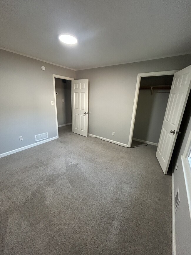 Building Photo - 190 Winston Dr