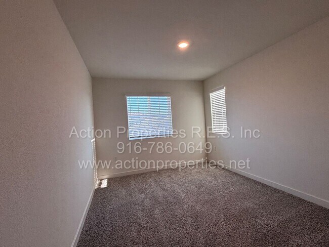 Building Photo - New Home: Amoruso Ranch Roseville:Solar DR Horton 4 Bedroom 2.5 Bath, Open Floor Plan,