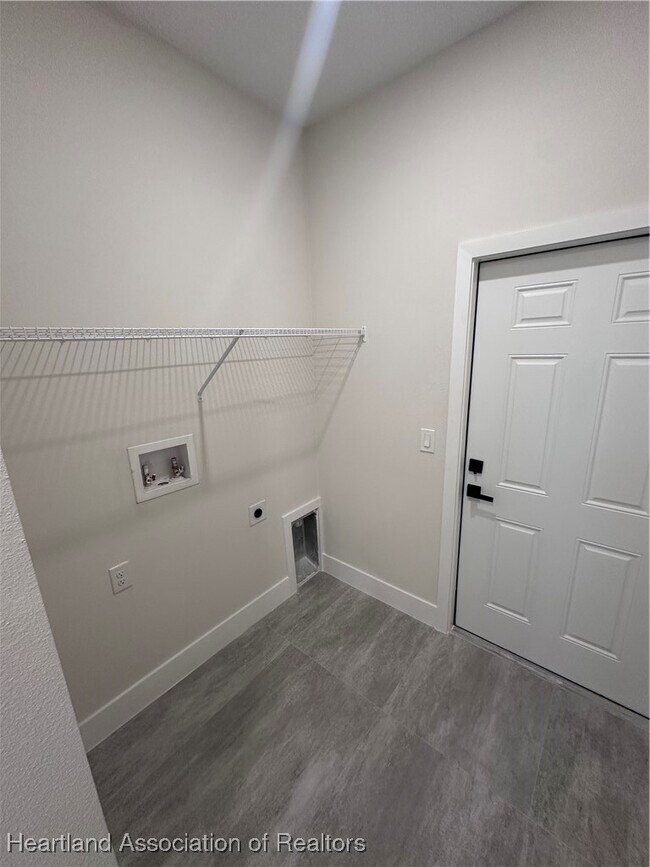 Building Photo - 619 Aston Martin Dr