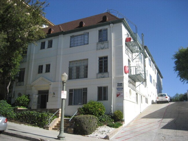 Building Photo - 530 GLENROCK AVE.