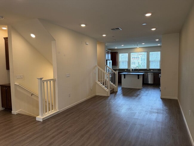 Building Photo - San Jose Comfort, Convenience and Location