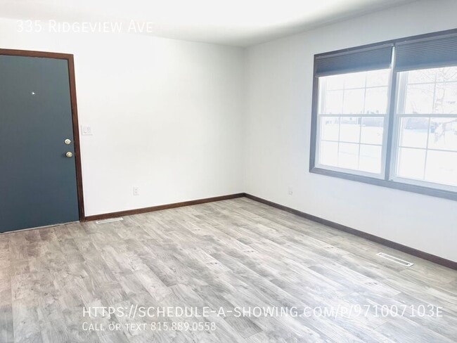 Building Photo - 335 Ridgeview Ave