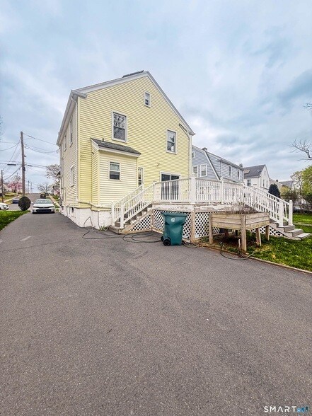 Building Photo - 38 Grandview Ave