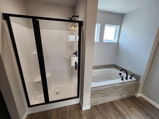 Building Photo - Brand New 5 Bedroom