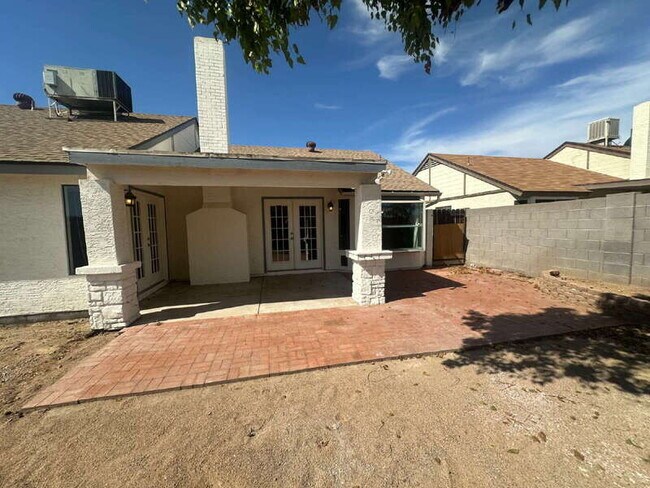 Building Photo - 4907 W McRae Way