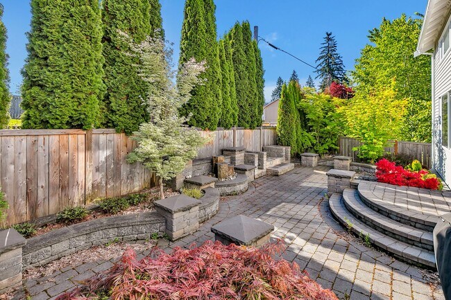 Building Photo - Beautiful Gated Home in Puyallup