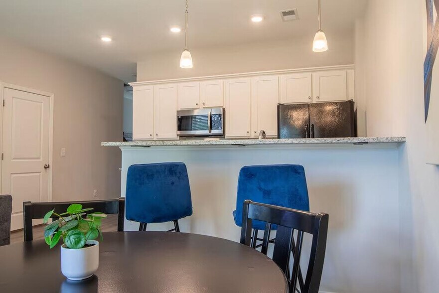 Building Photo - 751 Jacobs Millpond Rd