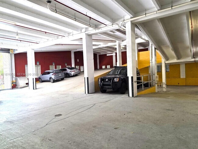 Building Photo - 2701 SW 3rd Ave