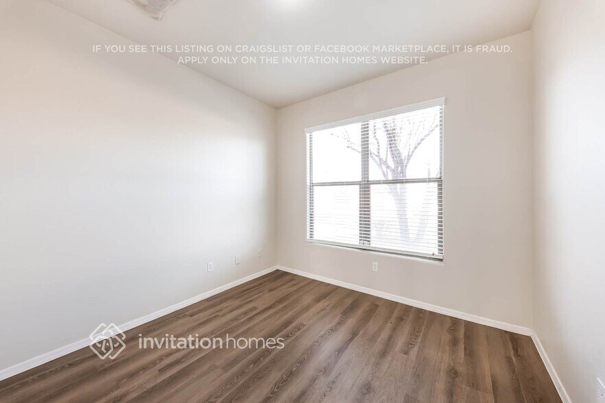 Building Photo - 11759 W Apache St