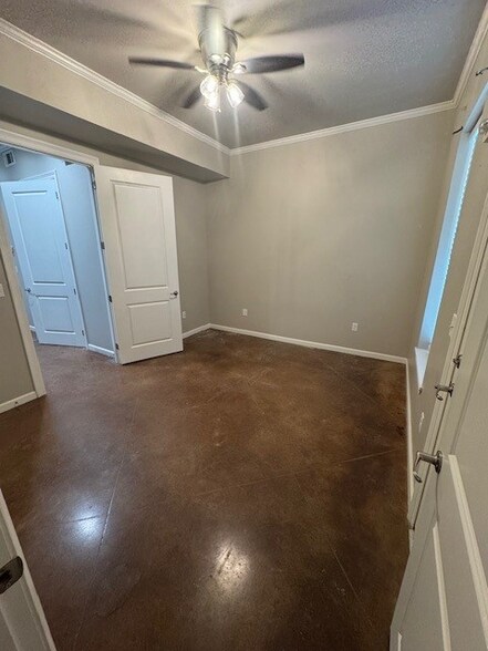 Building Photo - 305 W Second St