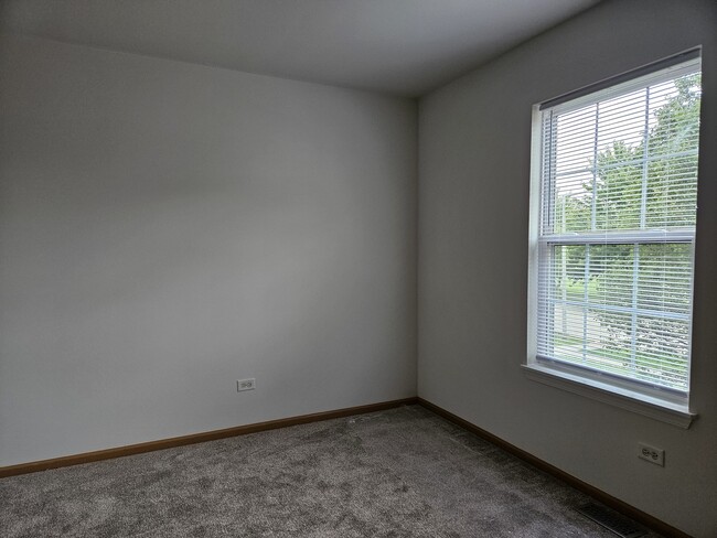 Building Photo - 2507 Sumac Dr