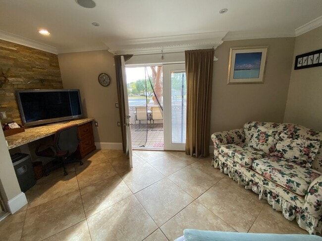 Building Photo - 561 Leisure World
