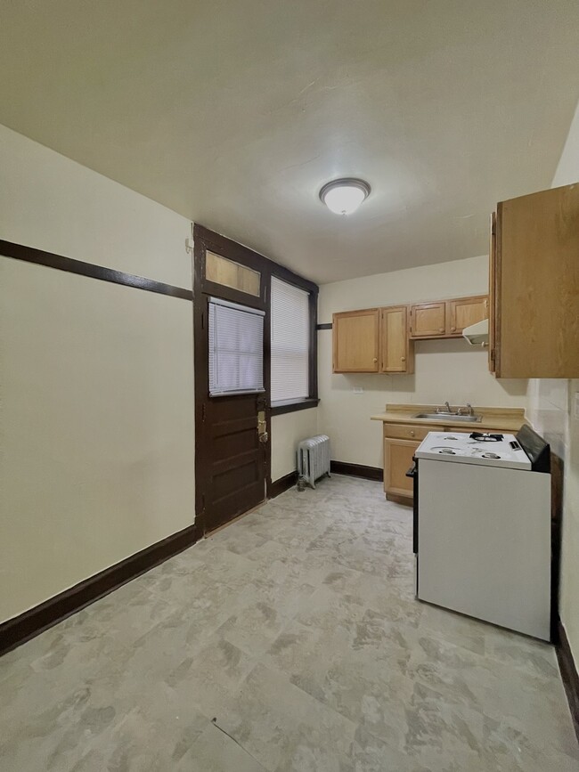 Building Photo - 7800 S Throop St