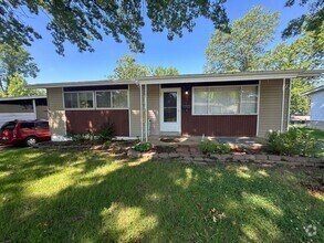 Building Photo - Three Bed 1 Bath Home