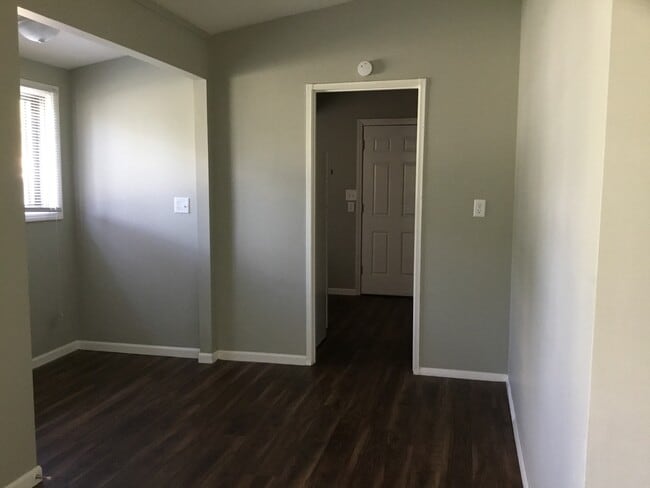 Building Photo - Very nice 3bed/1bath south side home w/ garage & fenced in back yard