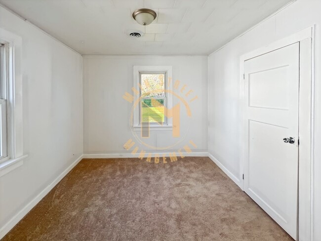Building Photo - 2 Bed 1 Bath Single Family Home