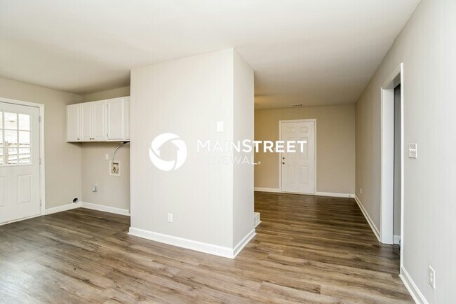 Building Photo - 3 Bedroom Pet-Friendly Home in Charlotte, NC with Main Street Renewal