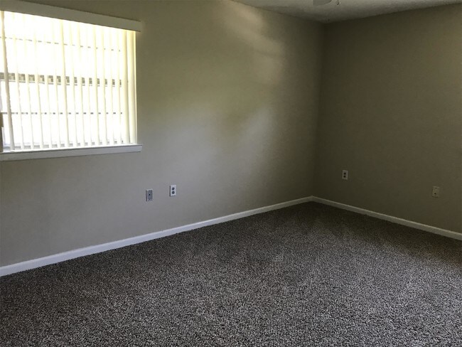 Building Photo - 614 Mountain Dr