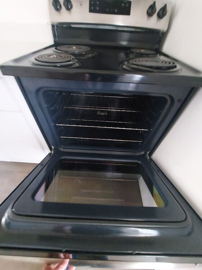 Building Photo - Charming Tacoma Home on a Peaceful Corner Lot!