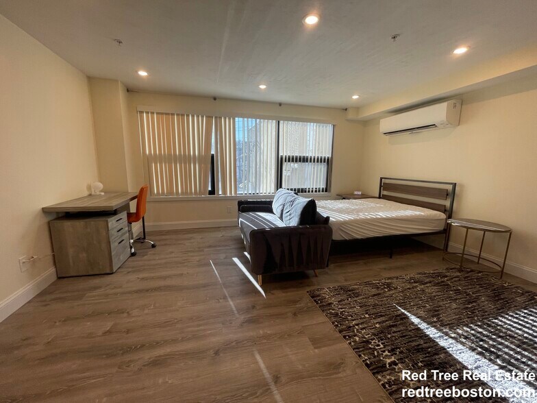 Building Photo - 1028a Commonwealth Ave