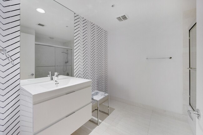 Building Photo - 17301 Biscayne Blvd